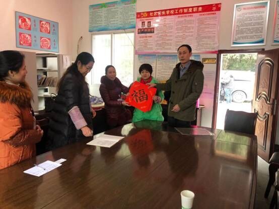 “暖冬行?愛(ài)傳遞” 自貢高投集團(tuán)黨委開展主題慰問(wèn)活動(dòng)