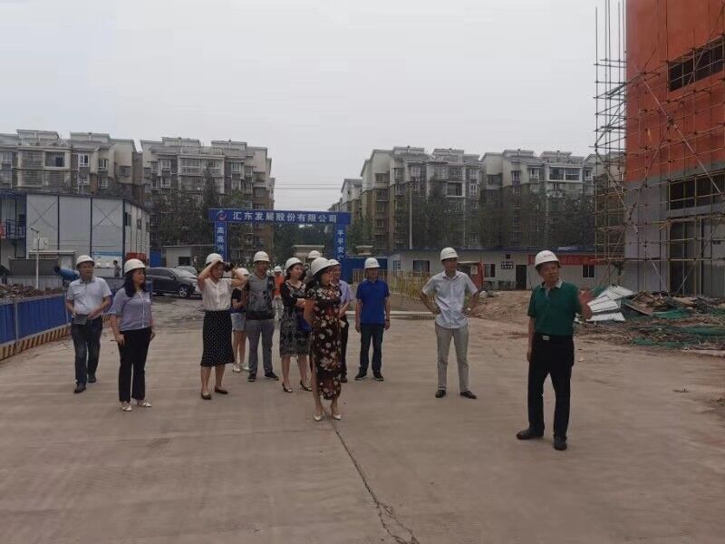 張潤英視察物流倉儲一期工程項目建設(shè)現(xiàn)場