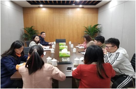 財務(wù)融資部組織業(yè)務(wù)學(xué)習(xí)暨自評自糾主題教育會議