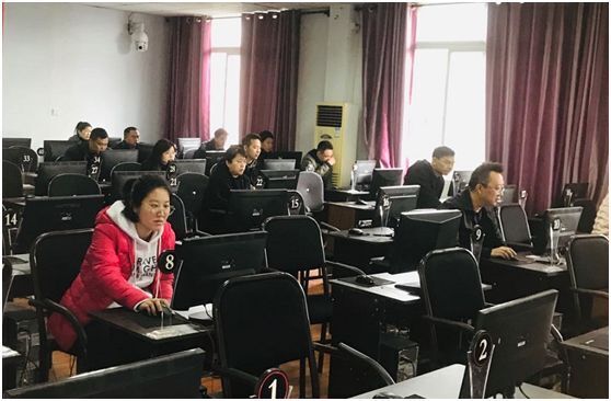 自貢高投集團(tuán)負(fù)責(zé)人及安全管理人員參加 安全生產(chǎn)知識和管理能力復(fù)審考試