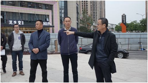 張邦舉到東區(qū)鄰里中心調(diào)研強(qiáng)調(diào)： 要將東區(qū)鄰里中心打造成為自貢國企運營社區(qū)民生項目標(biāo)桿