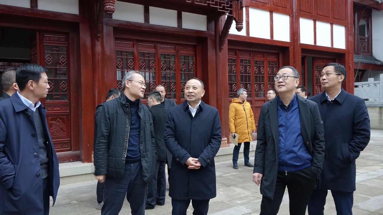 何樹平到魏明倫戲劇館調(diào)研時強(qiáng)調(diào)： 創(chuàng)新文化服務(wù)方式  拓展文化服務(wù)空間